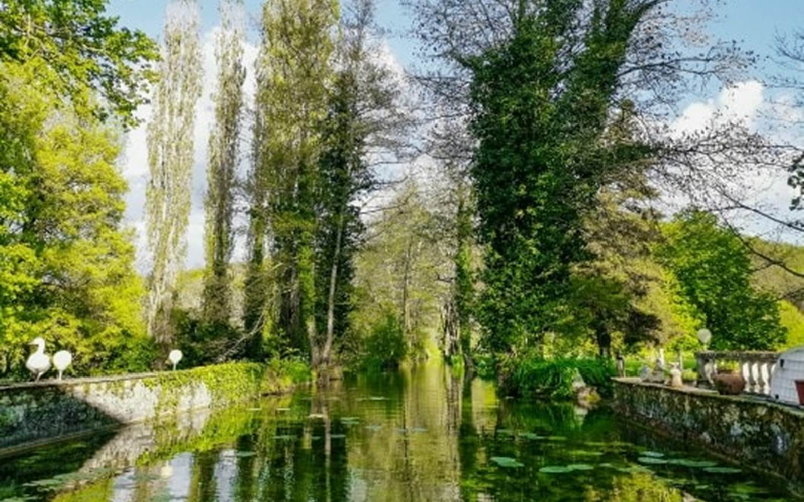 "Le Clos du Moulin", Village de Gîtes en Périgord : parc arboré