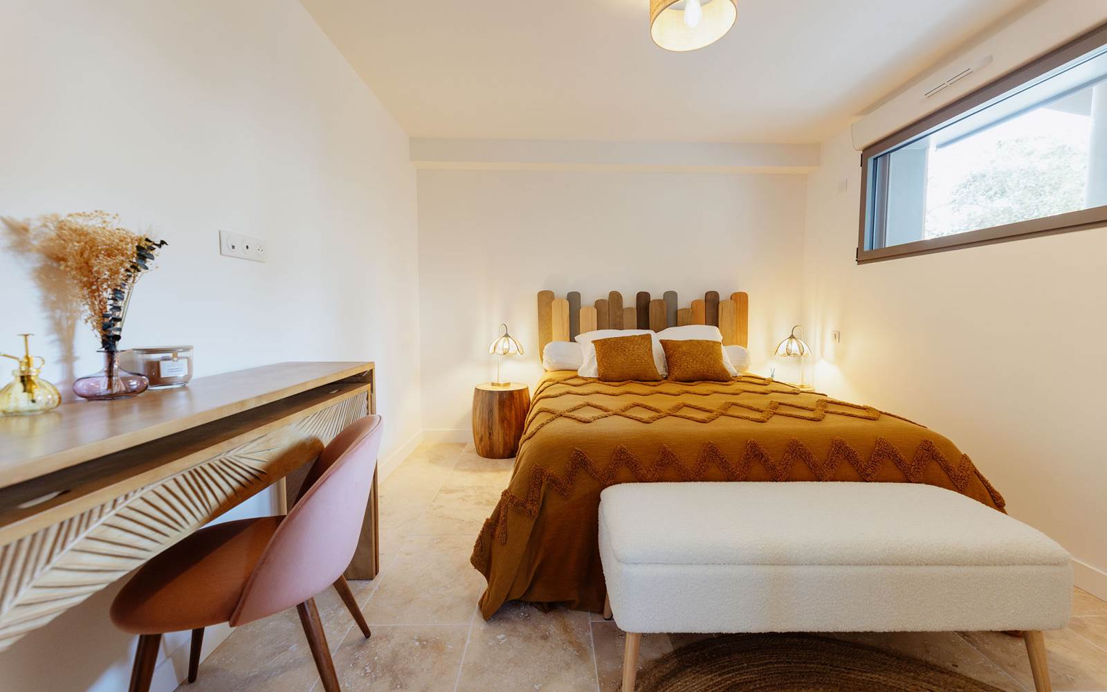 chambre Yellow lit double avec bureau XO 17