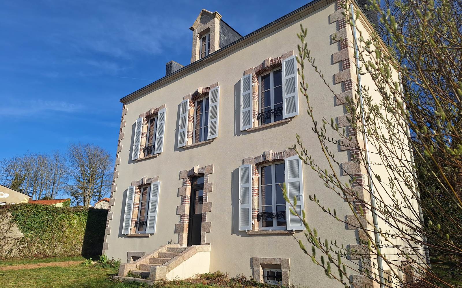 exterieur vue de profil gite de charme le quatre feuilles