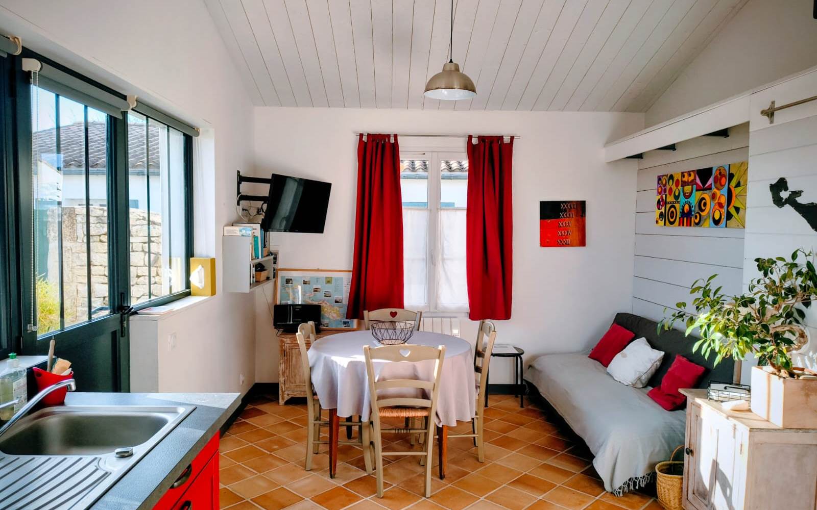 Agréable et lumineuse  pièce à vivre