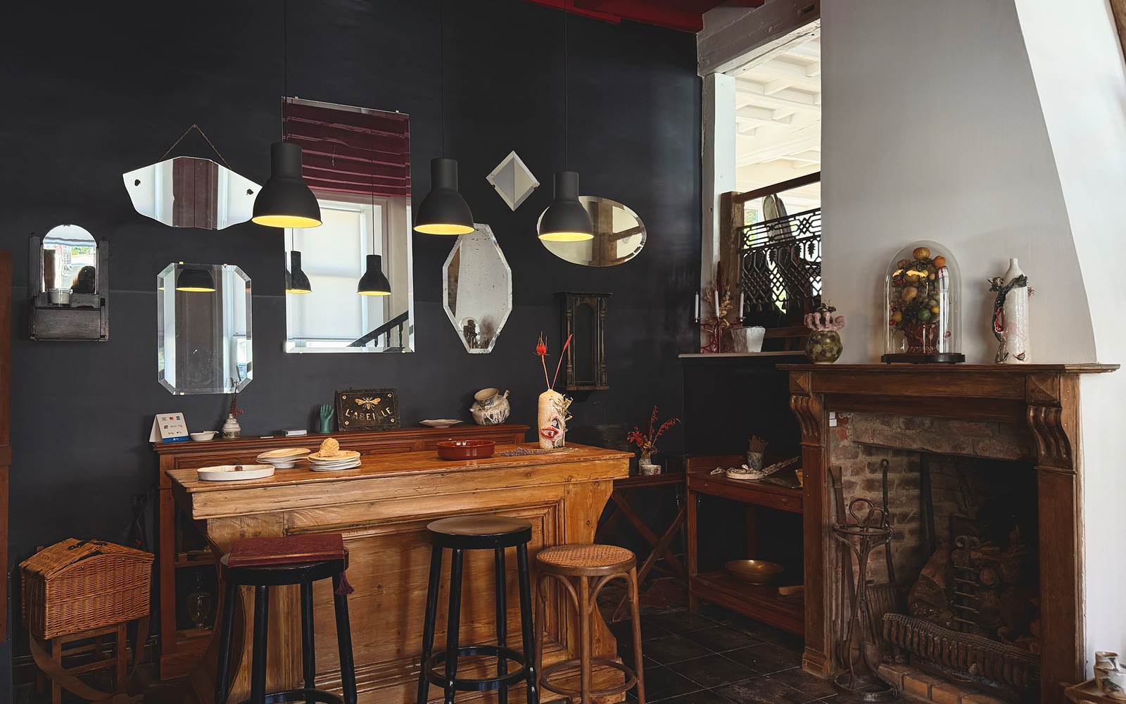La décoration est chaleureuse, chaque objet raconte une histoire