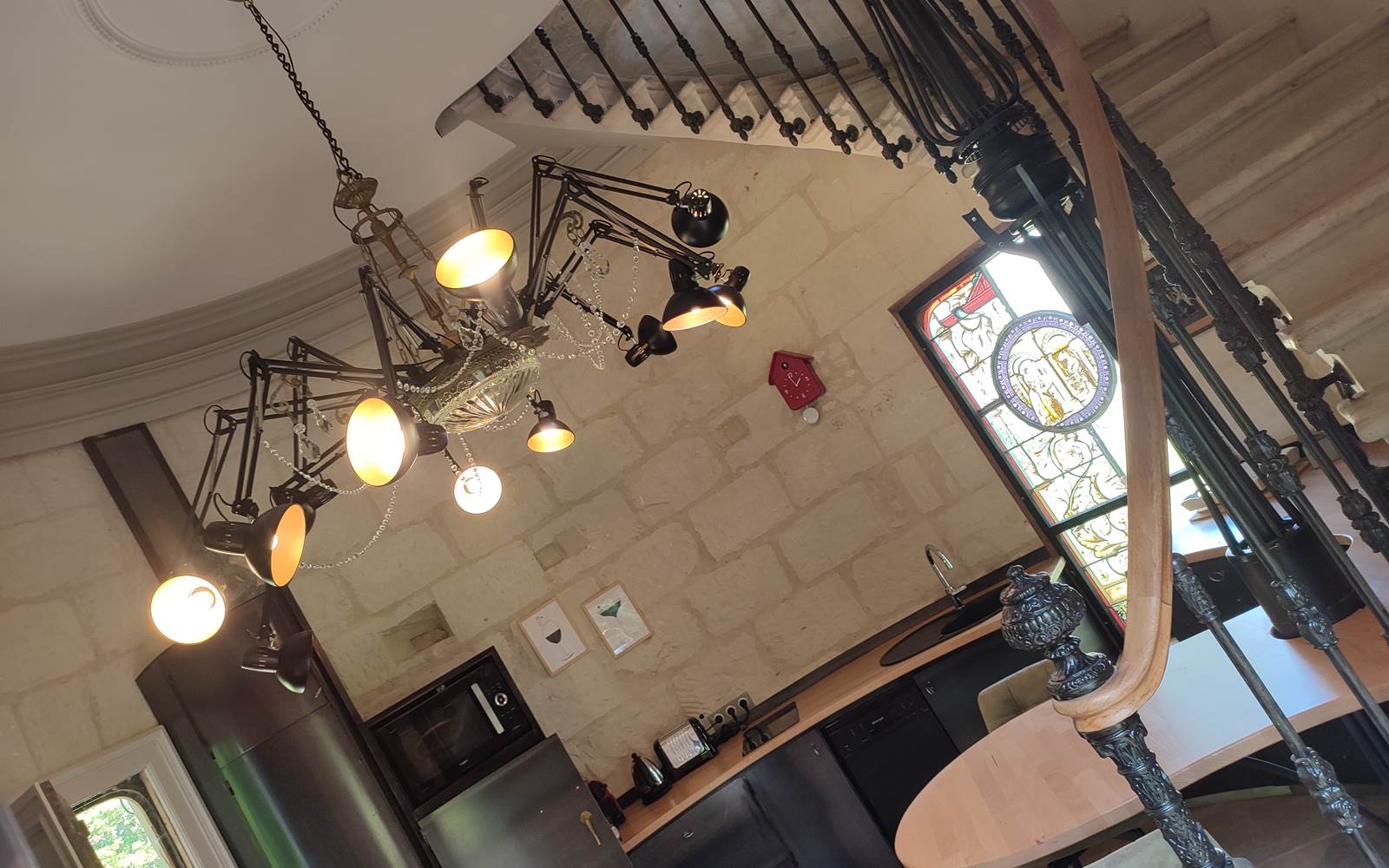 la-tour-des-touches-gite-savonnieres-coin-repas