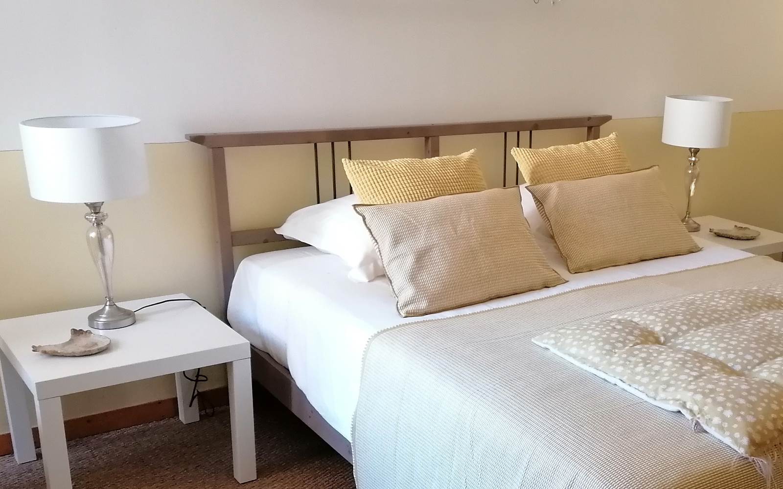 Chambre double Friesa jaune à La Malposte à Reviers