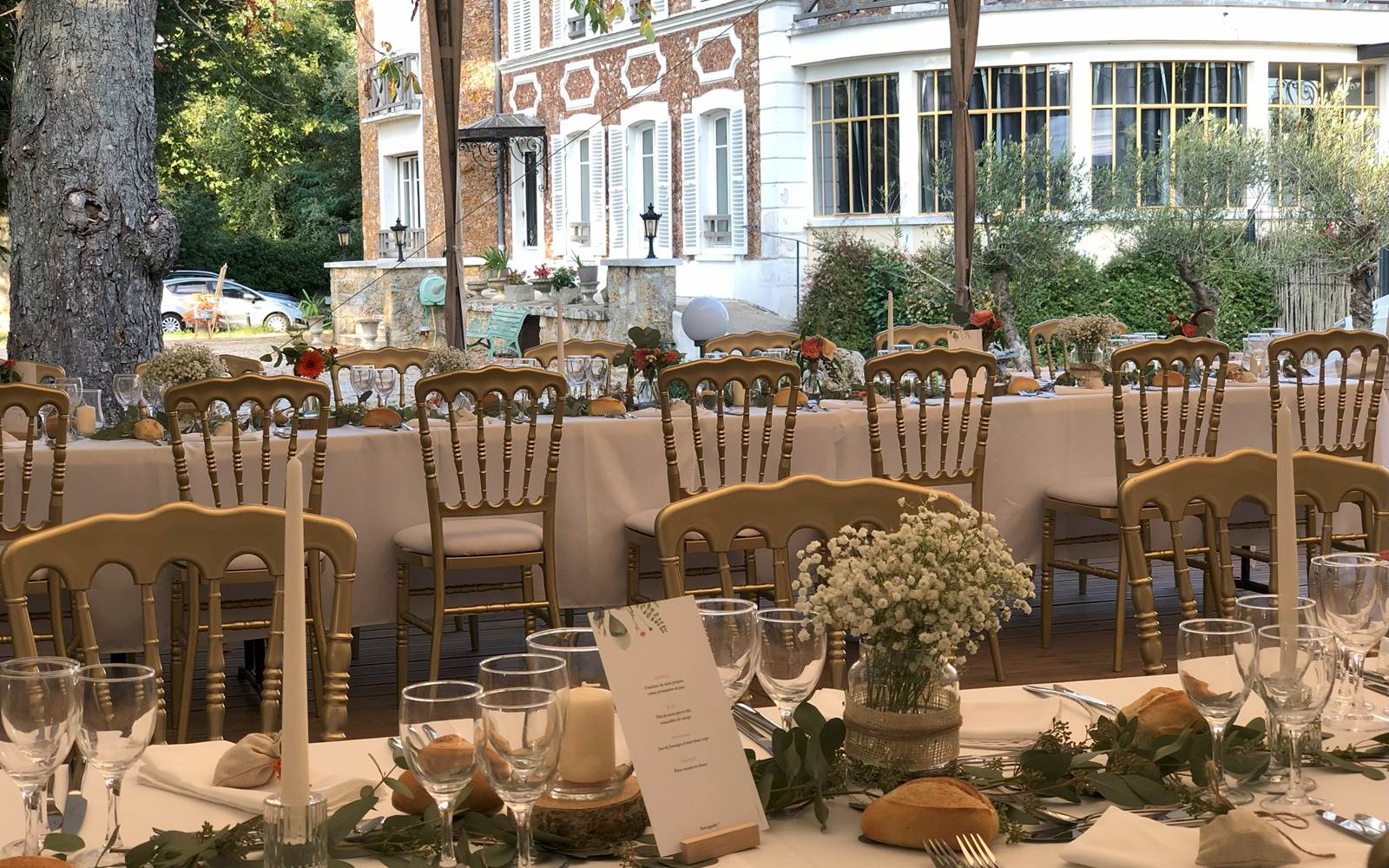 Repas sur la terrasse couverte - La Villa Rochette