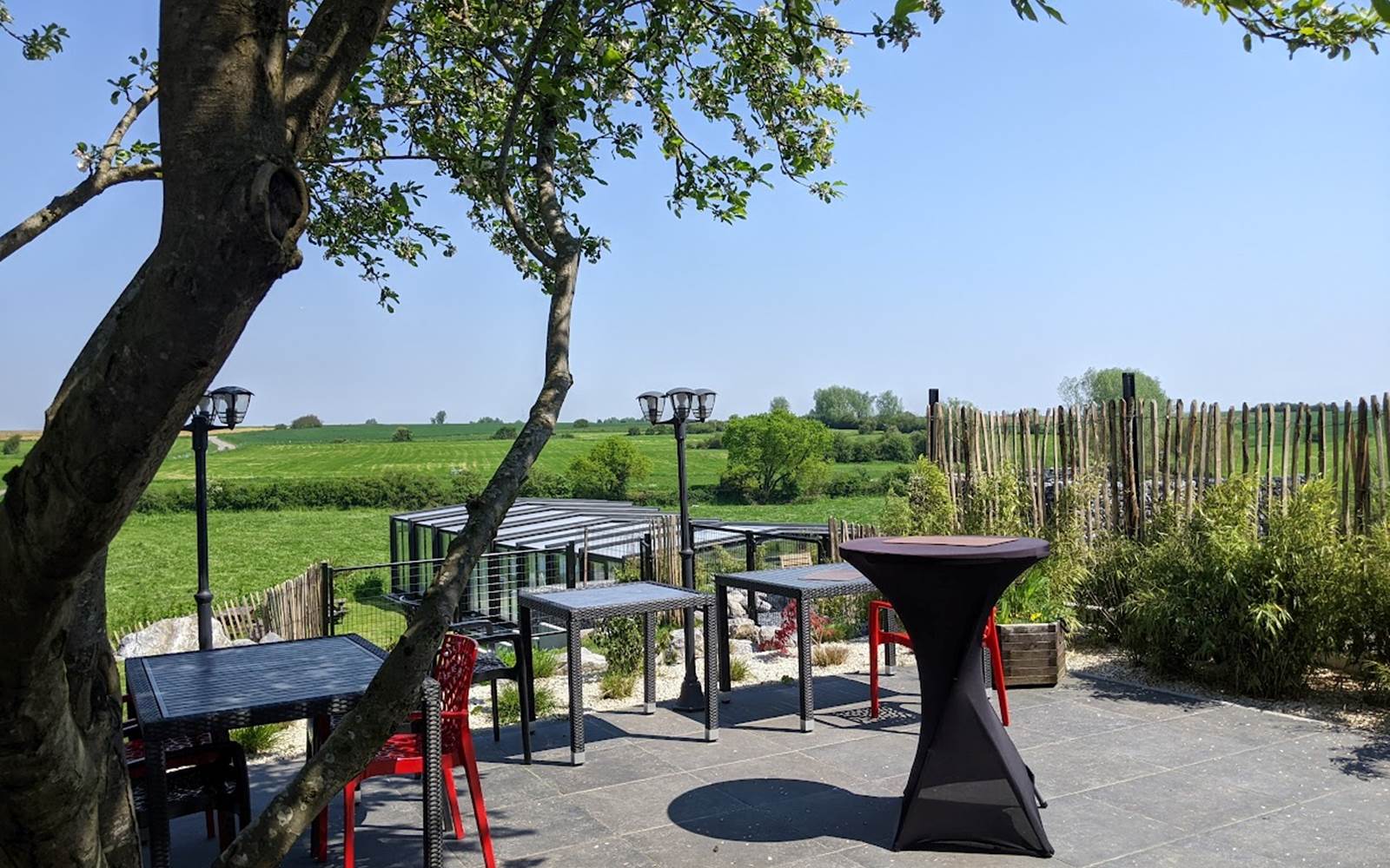 Notre terrasse avec vue sur la campagne