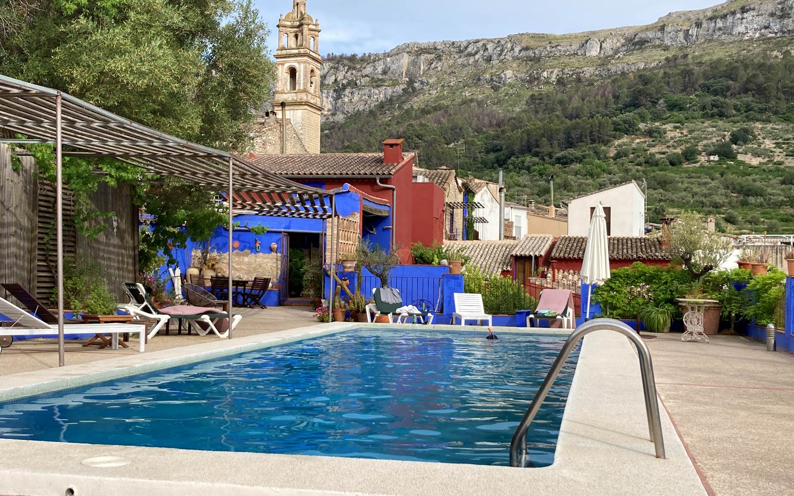 View from the swimmingpool to the church