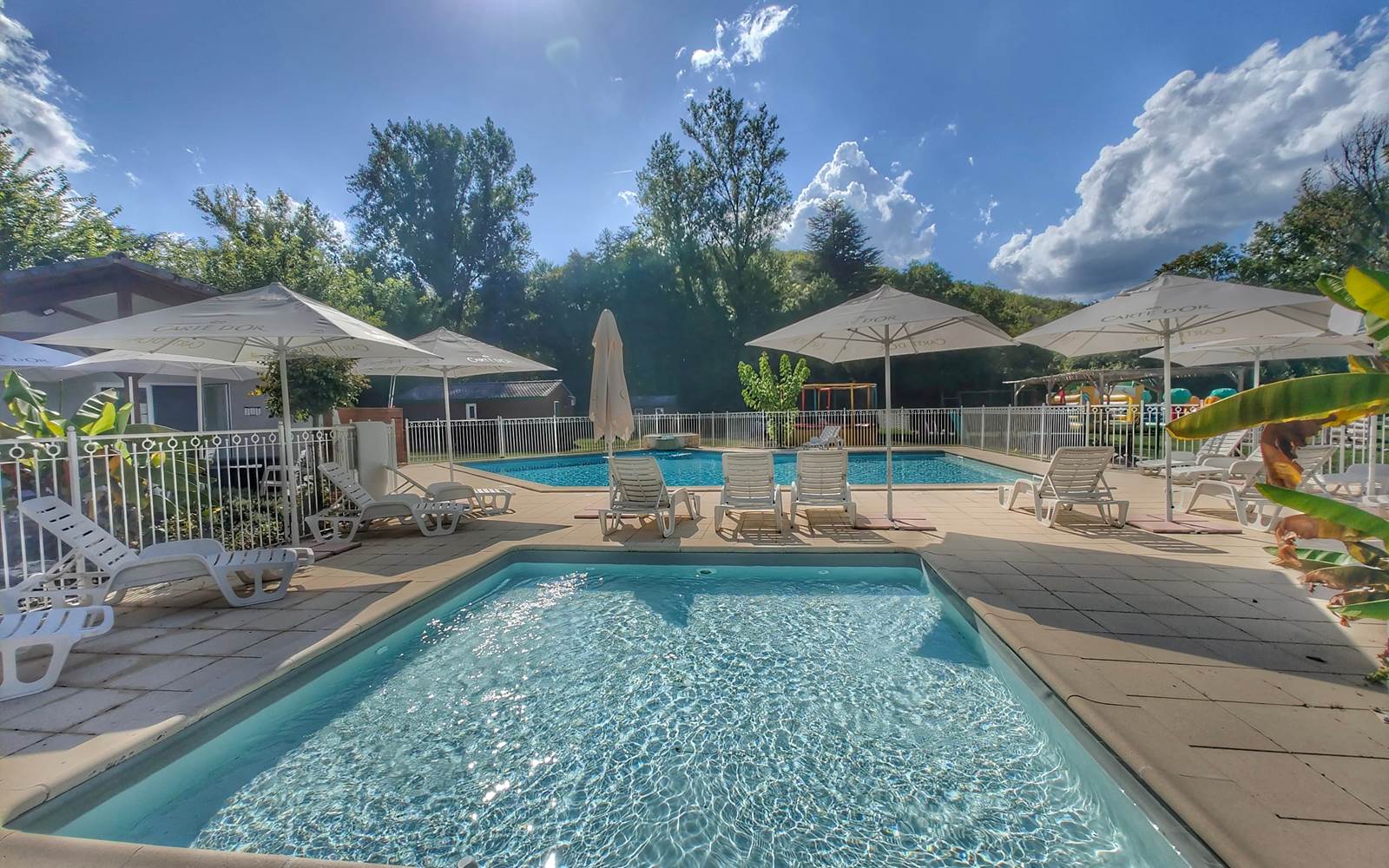 "Le Clos du Moulin", Village de Gîtes en Périgord : gîtes avec piscine et restaurant en Dordogne