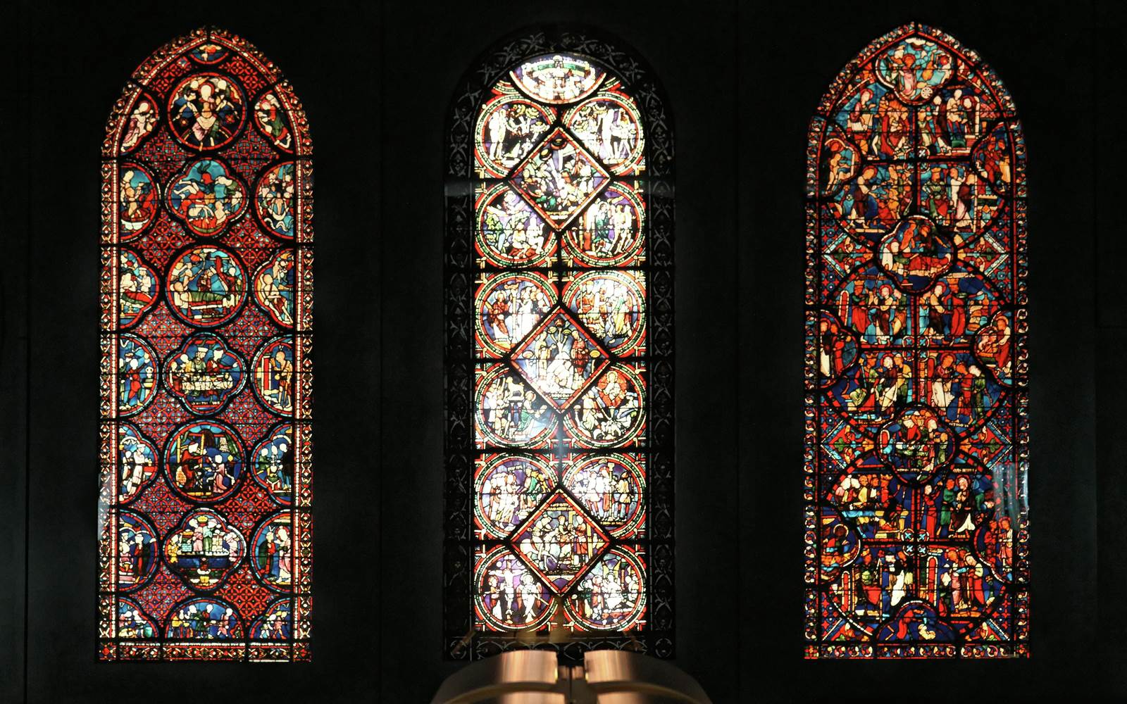 Salle du langage de l'image, les vitraux
