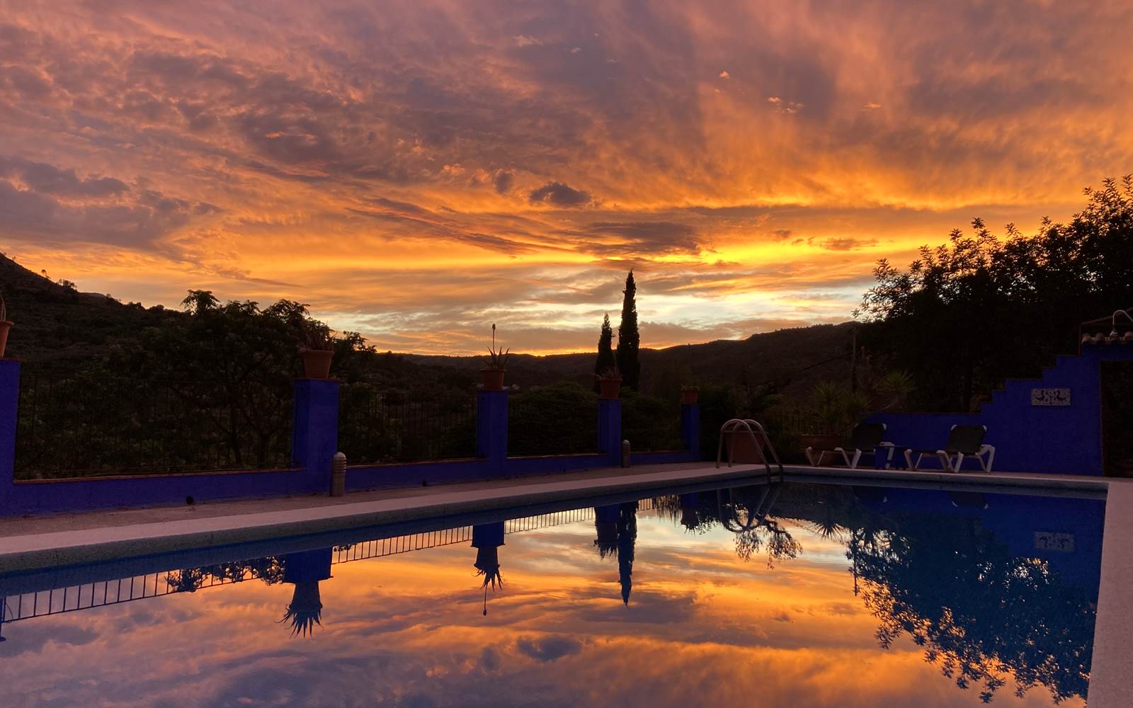 Sunset at the swimmingpool