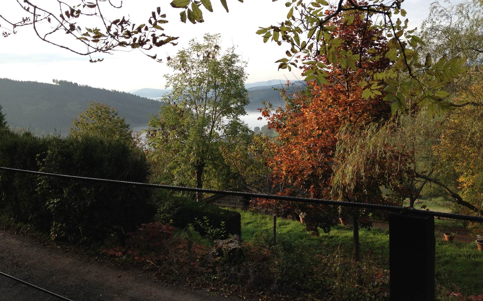 La terrasse bois sans les charmes de l'automne