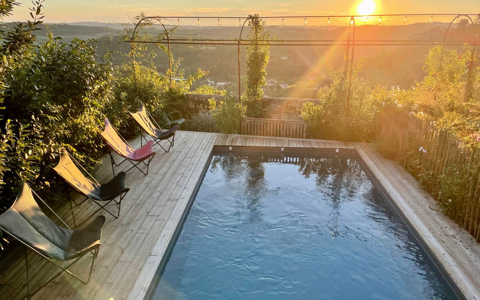 piscine-privee-gite-domme-vue-dordogne