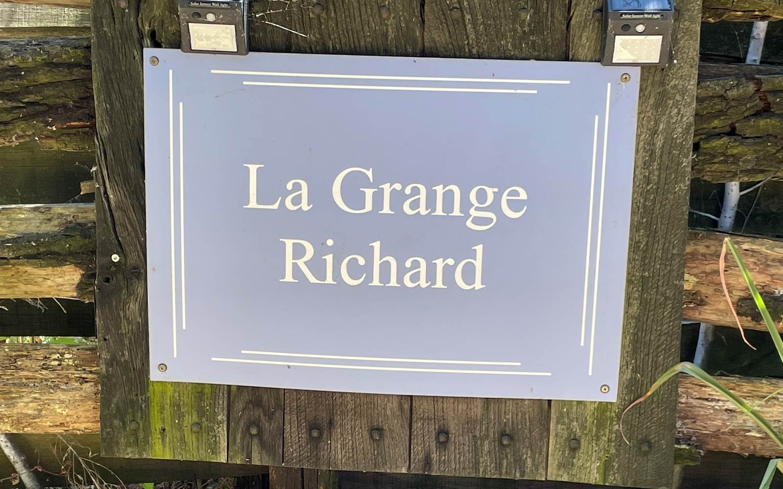 Photo de l'entrée - Chambres d'hôtes La Grange Richard à Dinsac