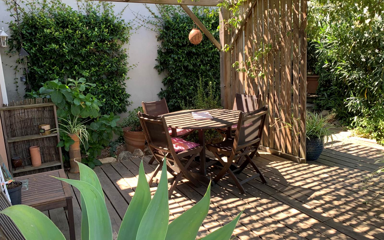 La terrasse de la chambre "JASMIN"