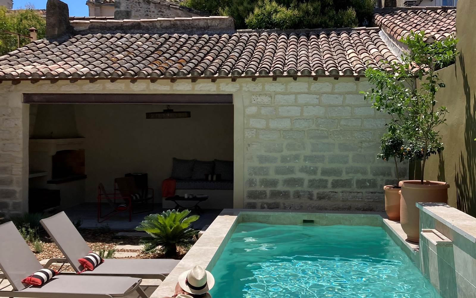 baignade à 2 dans la piscine