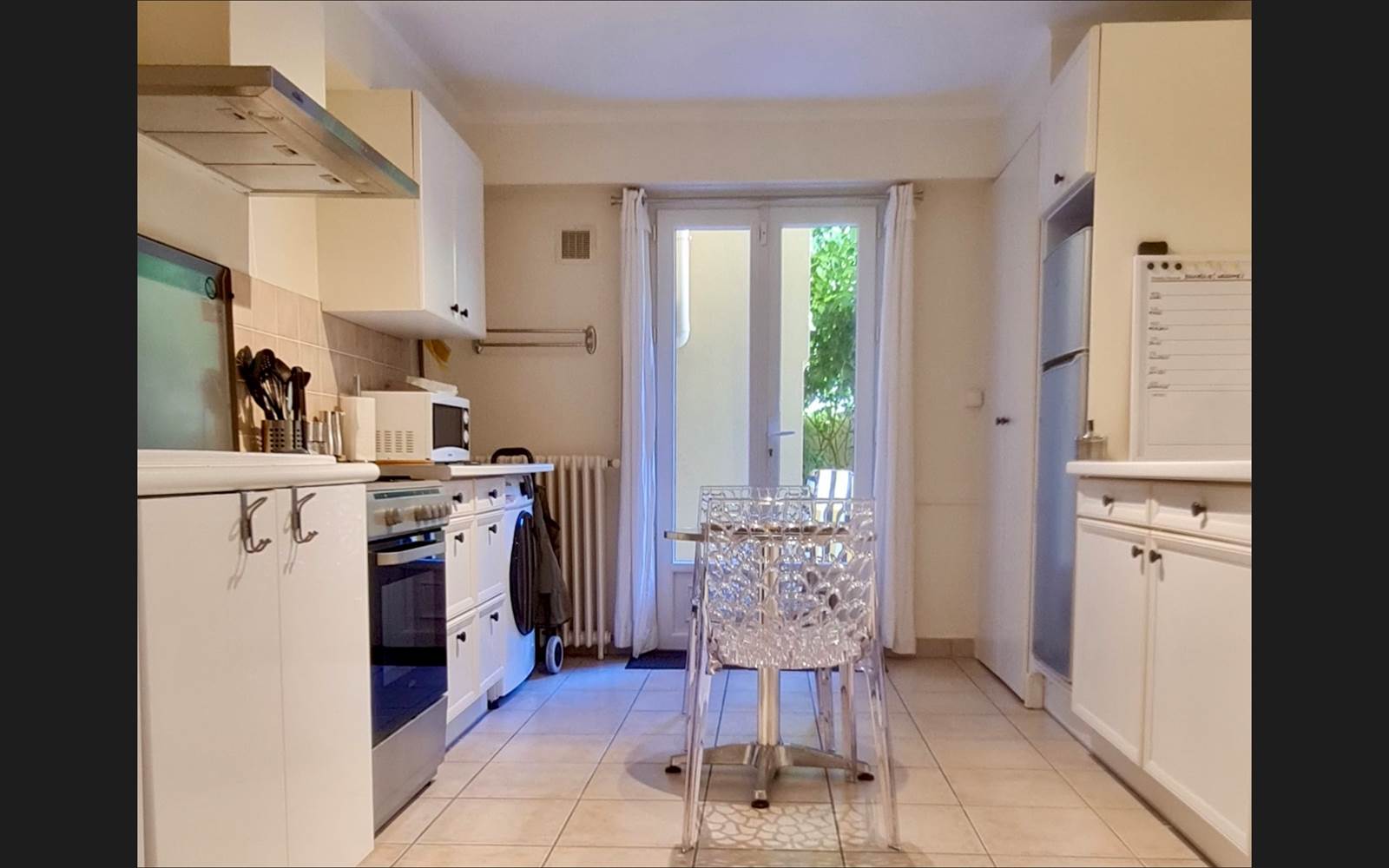 VILLA DU LAC VICHY - cuisine accès au patio