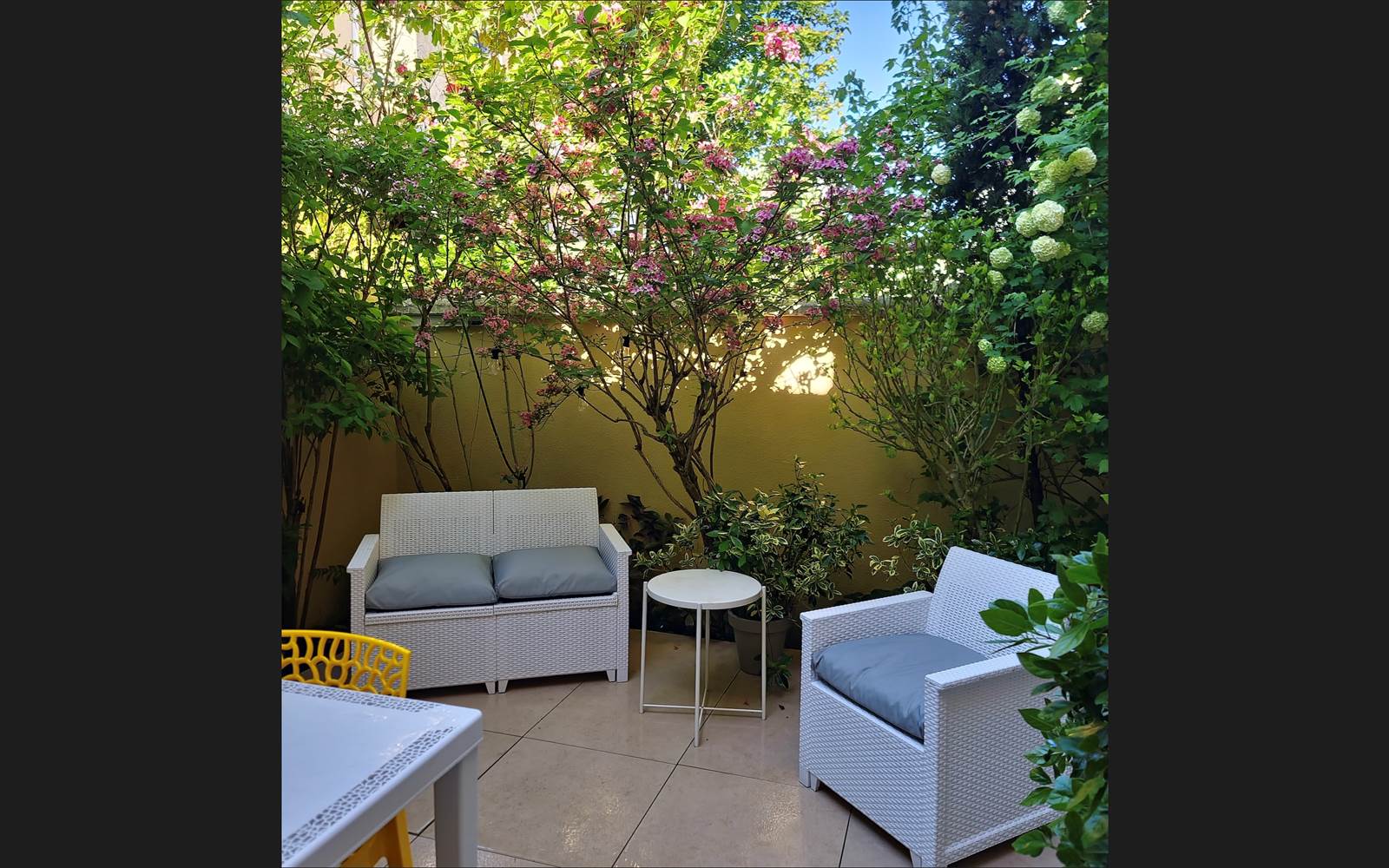 VILLA DU LAC VICHY - patio  salon de jardin