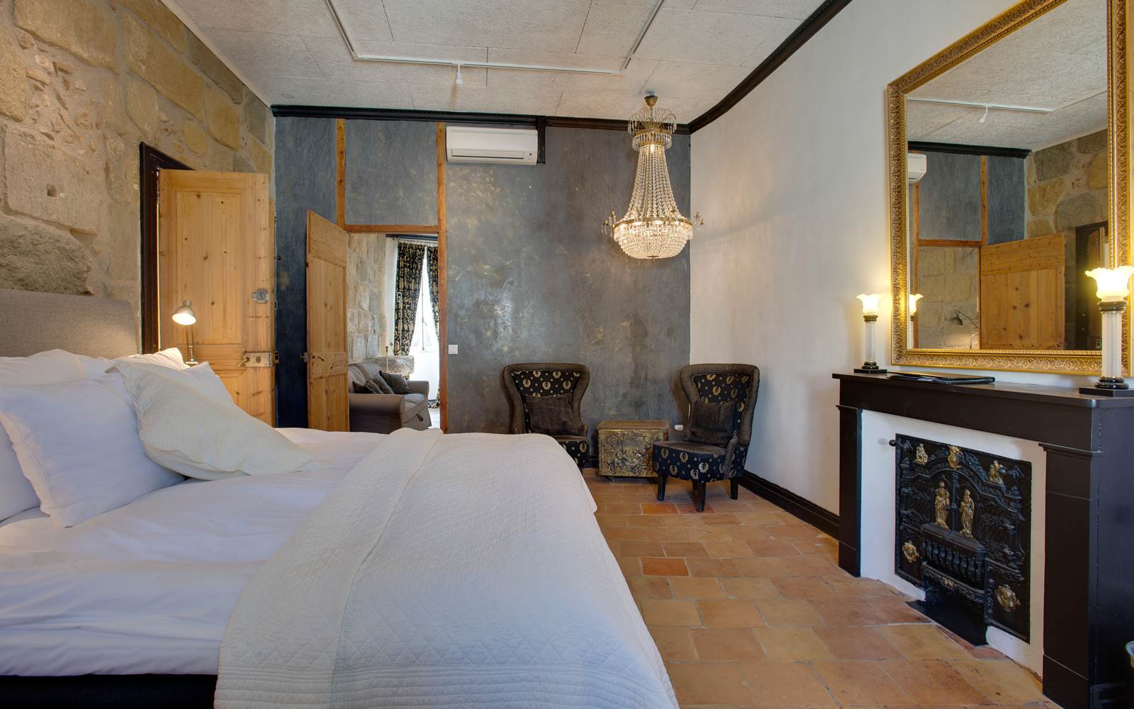 NoillyPrat room1