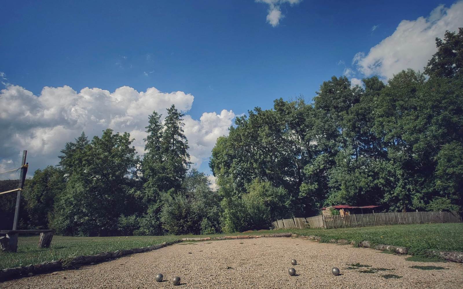 "Le Clos du Moulin", Village de Gîtes en Périgord : terrain de pétanque