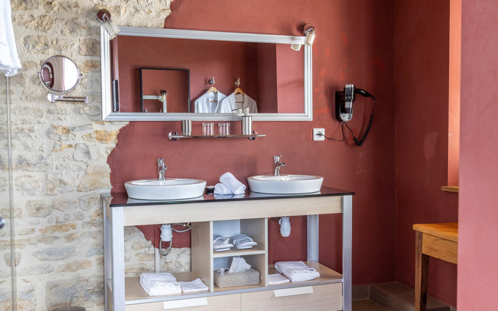 La salle de bain de la chambre Lip, un sanctuaire de bien-être