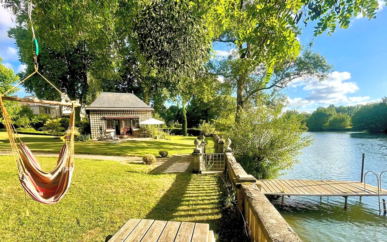 Gite - proche Angers - Grand jardin - bord de rivière