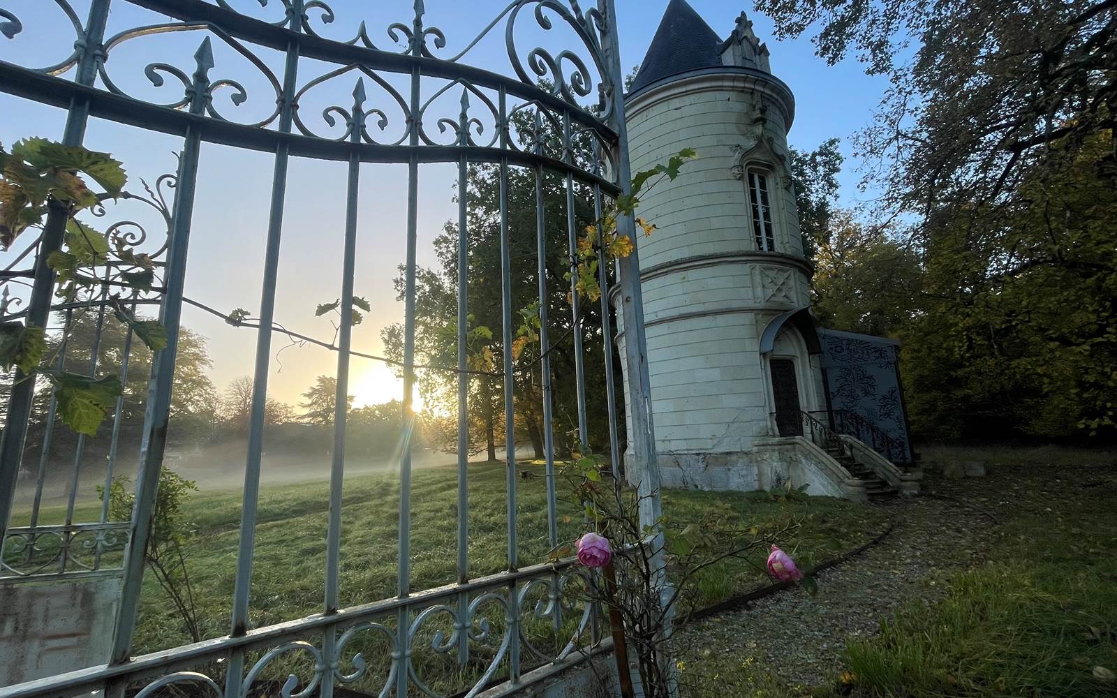 la-tour-des-touches-gite-savonnieres-sunset