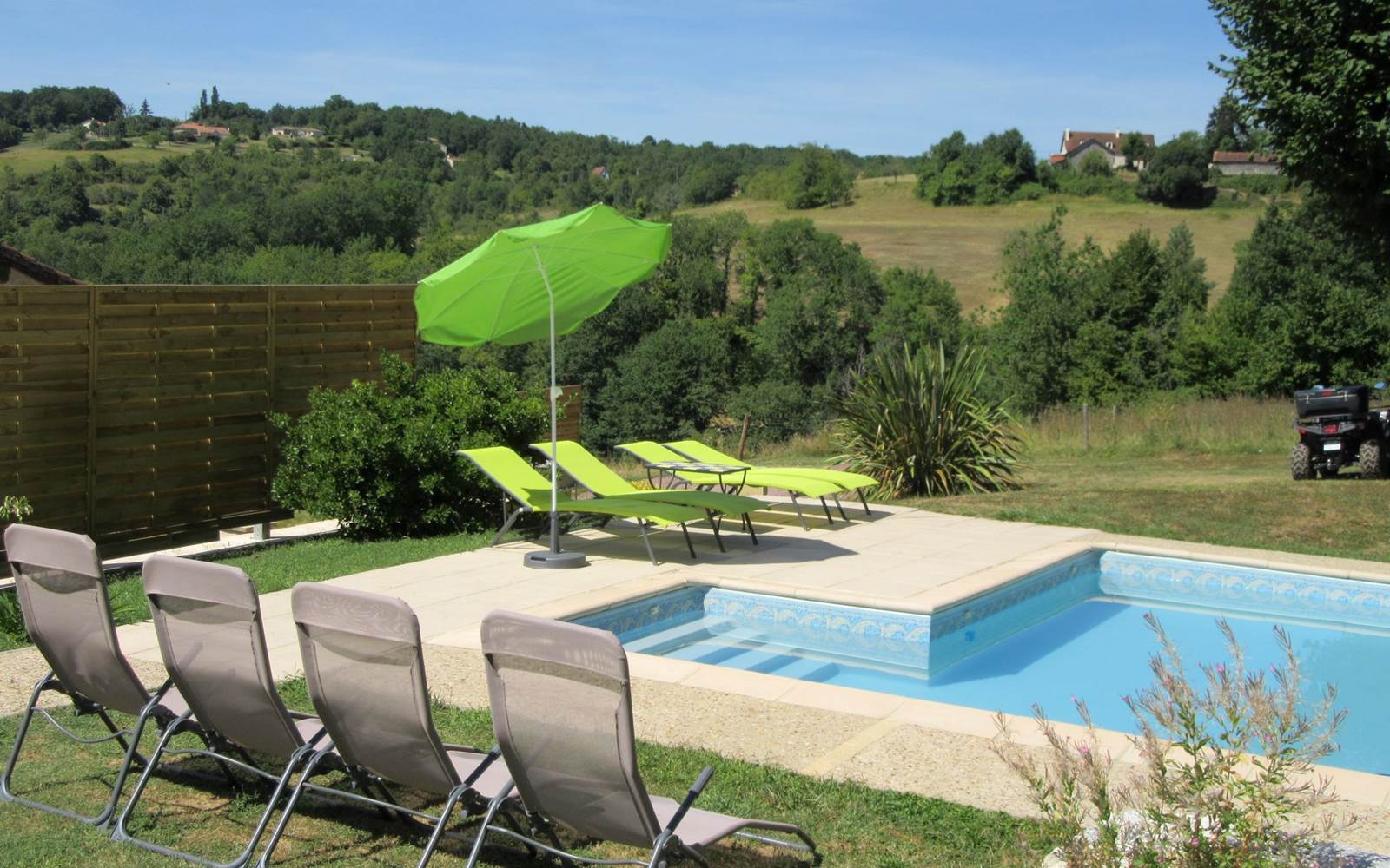 piscine 9x4 chauffée de mi-juin à mi-septembre