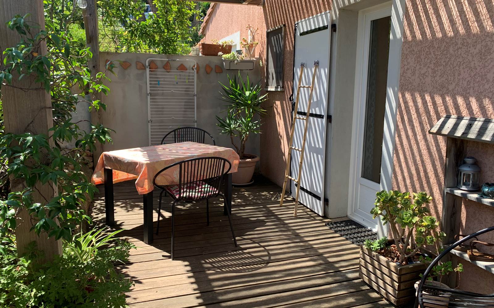 La terrasse de la chambre "AMANDIER"