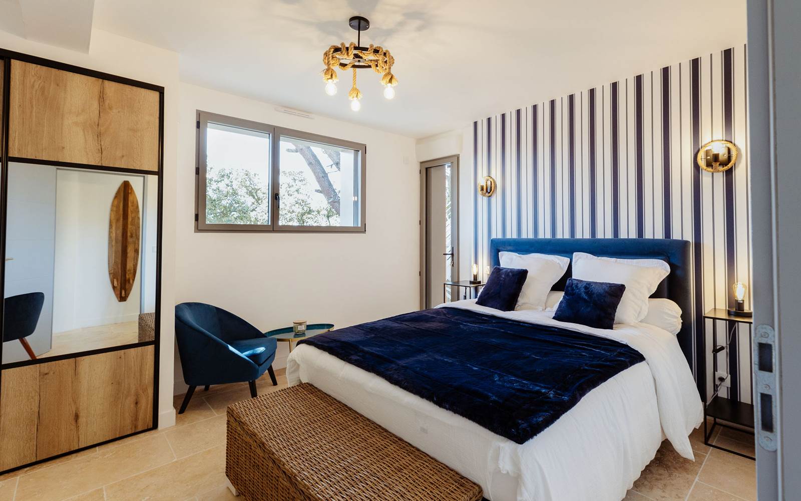 Chambre bleue lit double XO 17