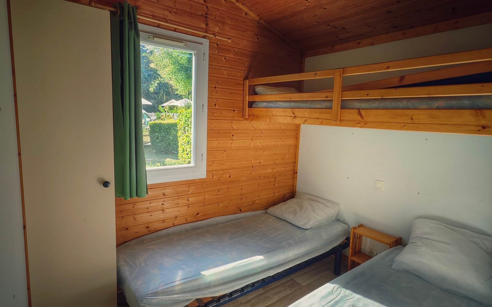 "Le Clos du Moulin", Village de Gîtes en Périgord : intérieur d'un chalet