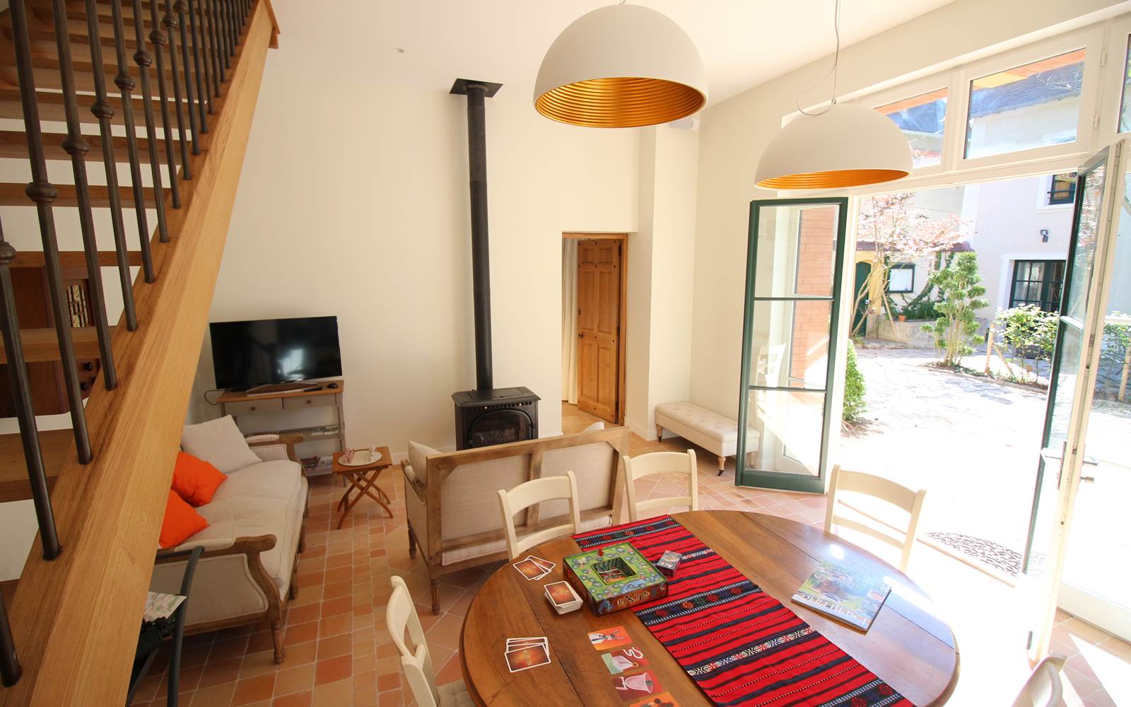 Une maison privative pouvant accueillir 7 personnes avec tout le confort possible