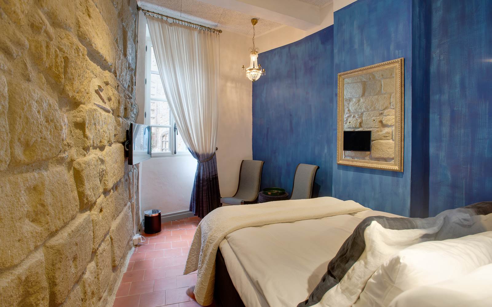 Brescou room 3