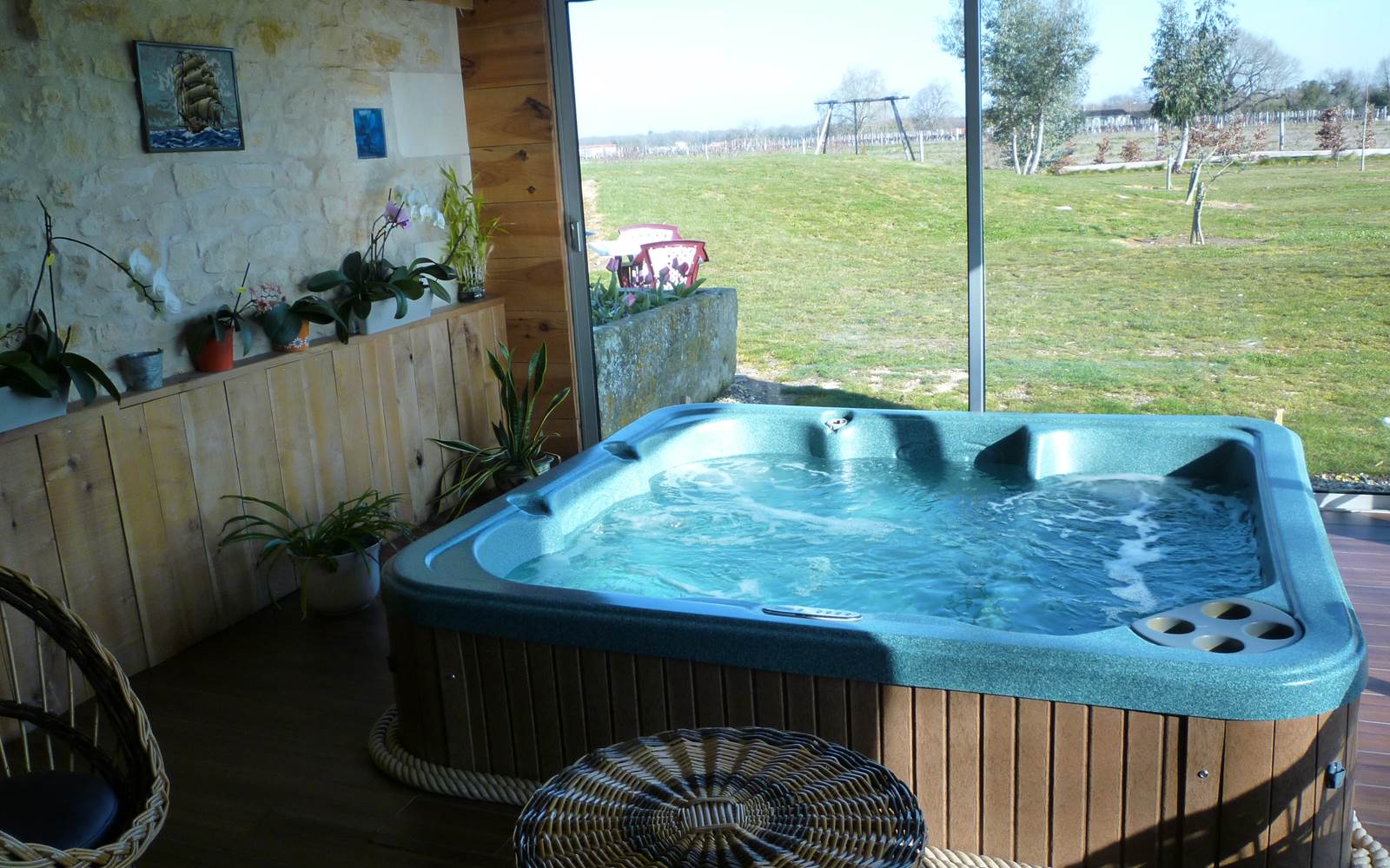 Espace détente et son jacuzzi