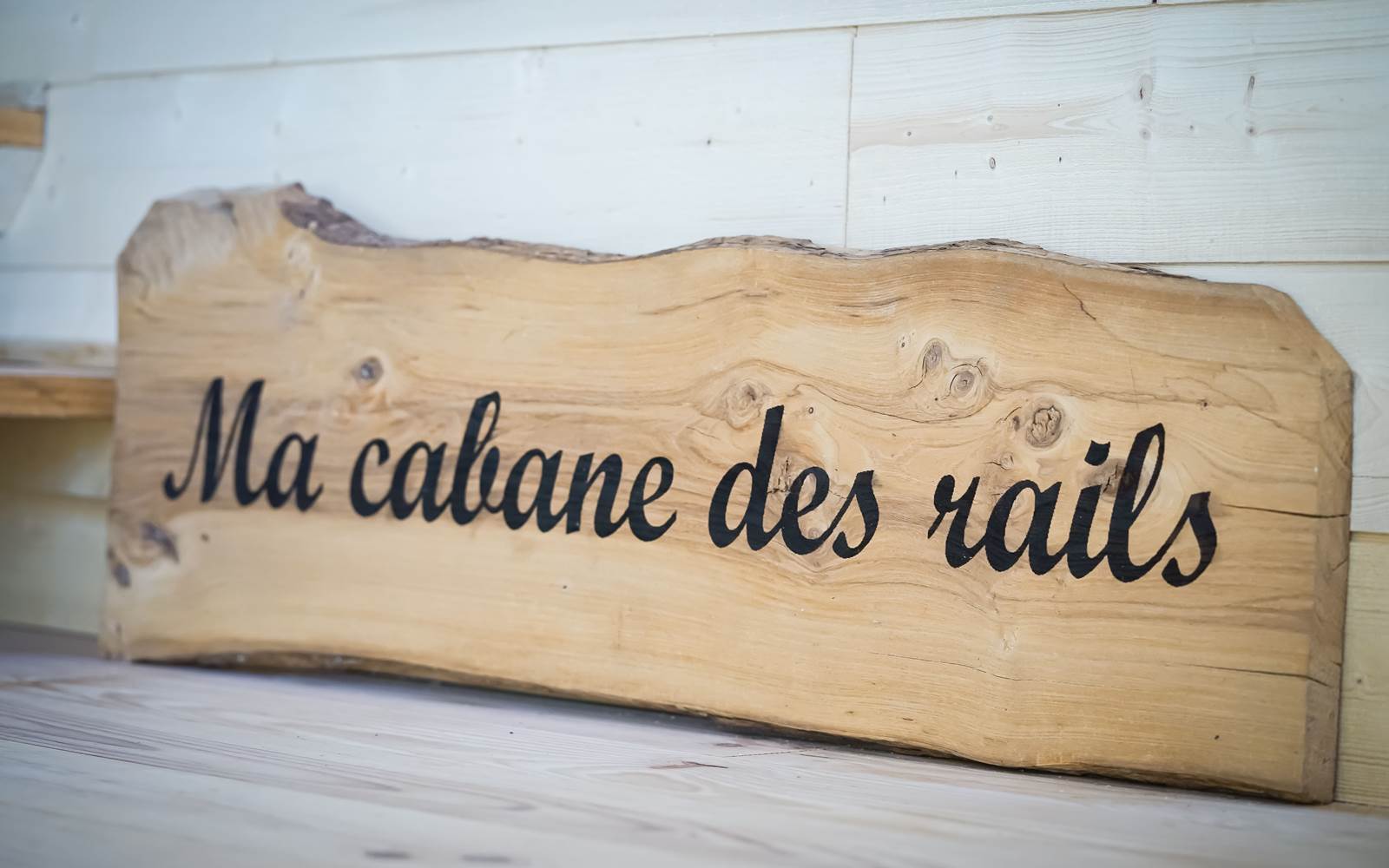Bienvenue à "Il était une fois... au coeur de nos bois" dans "Ma cabane des rails"