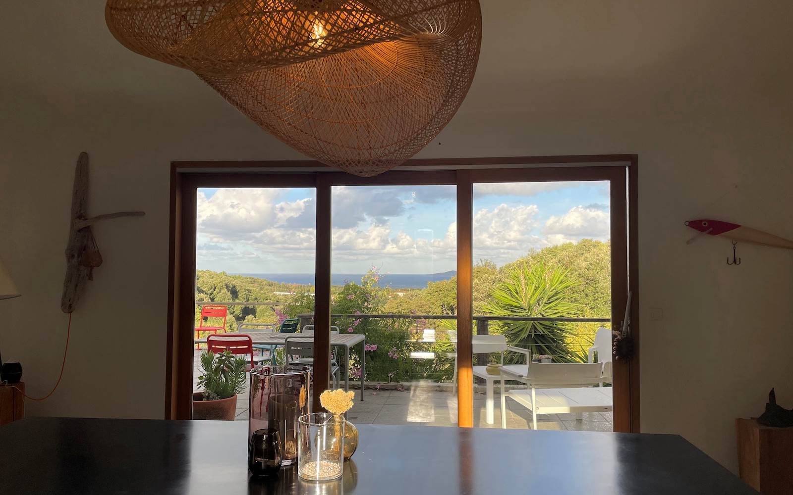 Vue sur la mer depuis le ruone