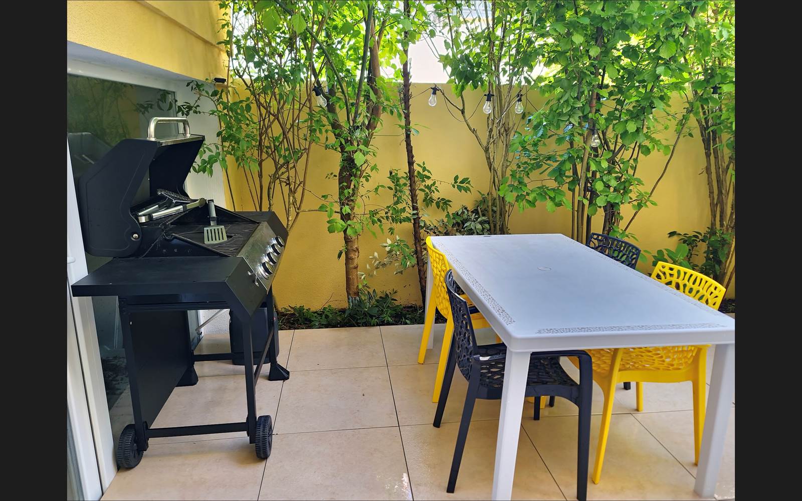 VILLA DU LAC VICHY - patio  table de jardin
