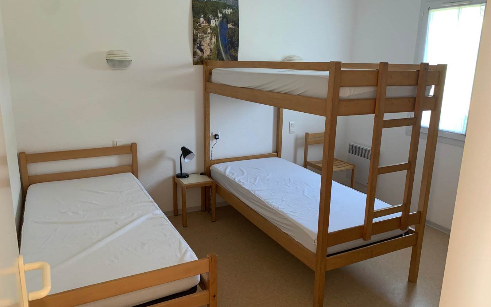 lepetitbois46_Leyme_Family+ PMR_chambre triple_Gîte 22