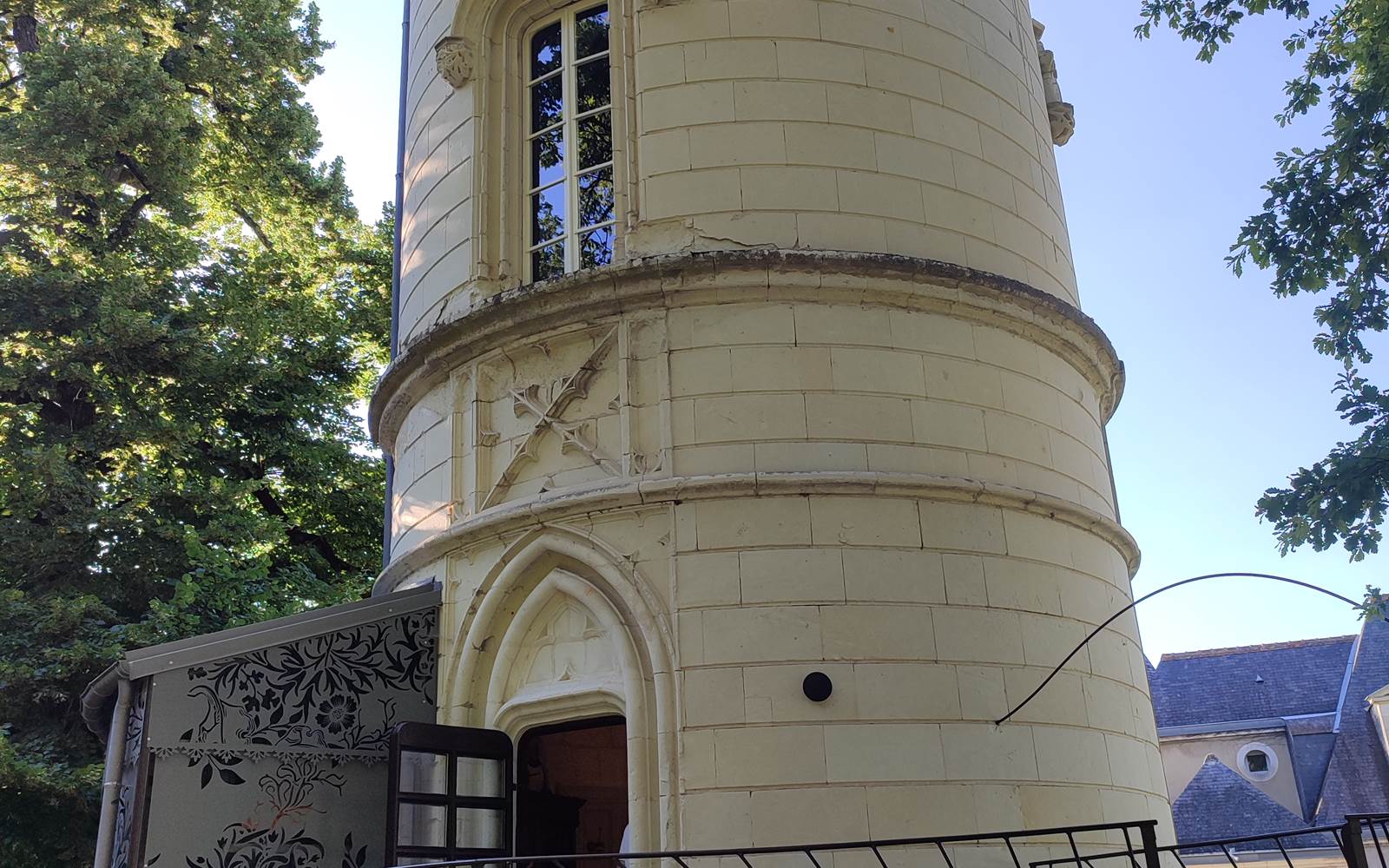 la-tour-des-touches-gite-savonnieres-la-terrasse