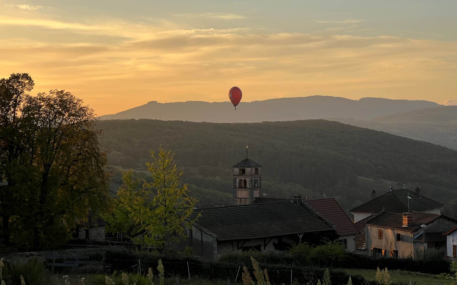 vue Bergesserin avec montgolfière "route71"