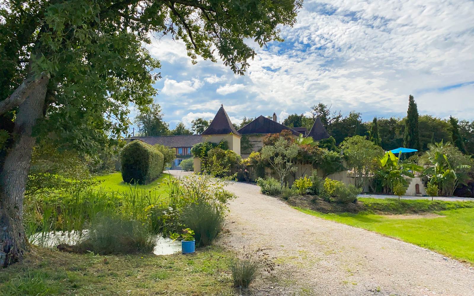 Maison Manechal_Entrance to the estate