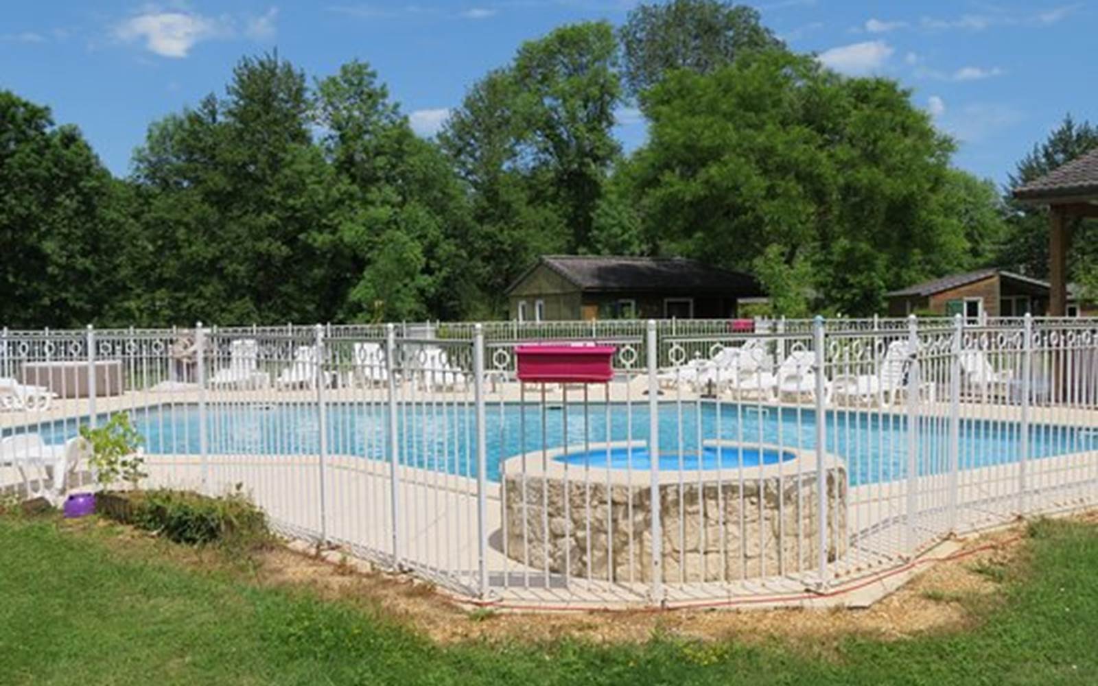 "Le Clos du Moulin", Village de Gîtes en Périgord : piscine sécurisée