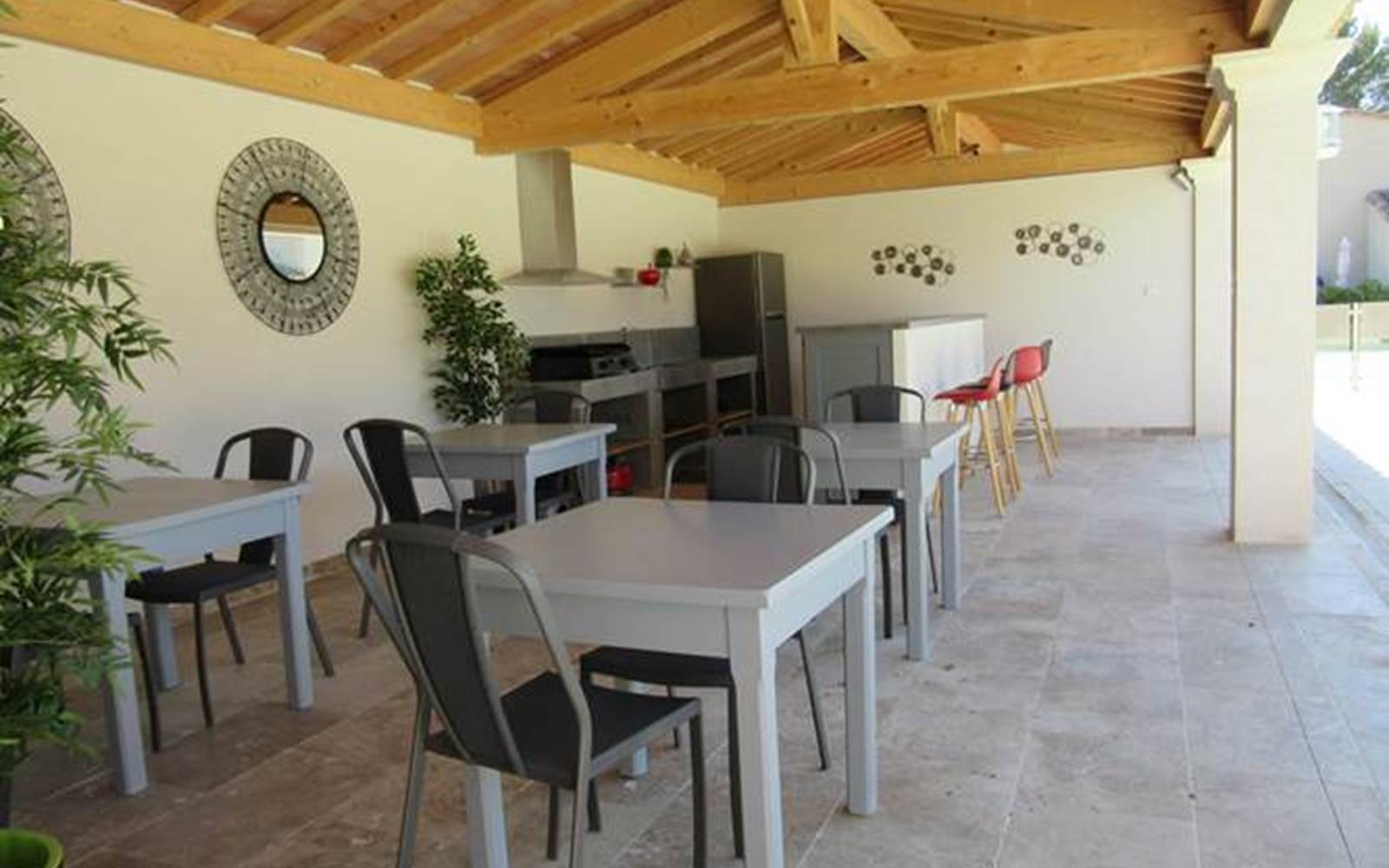 POOL HOUSSE