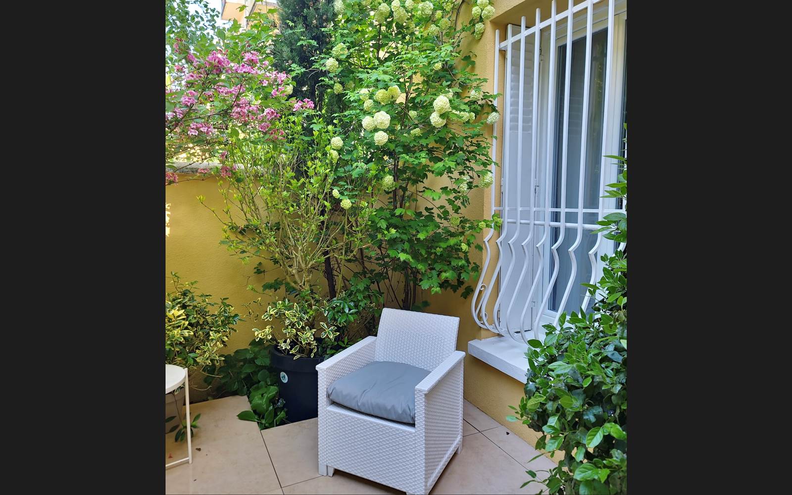 VILLA DU LAC VICHY - patio salon de jardin