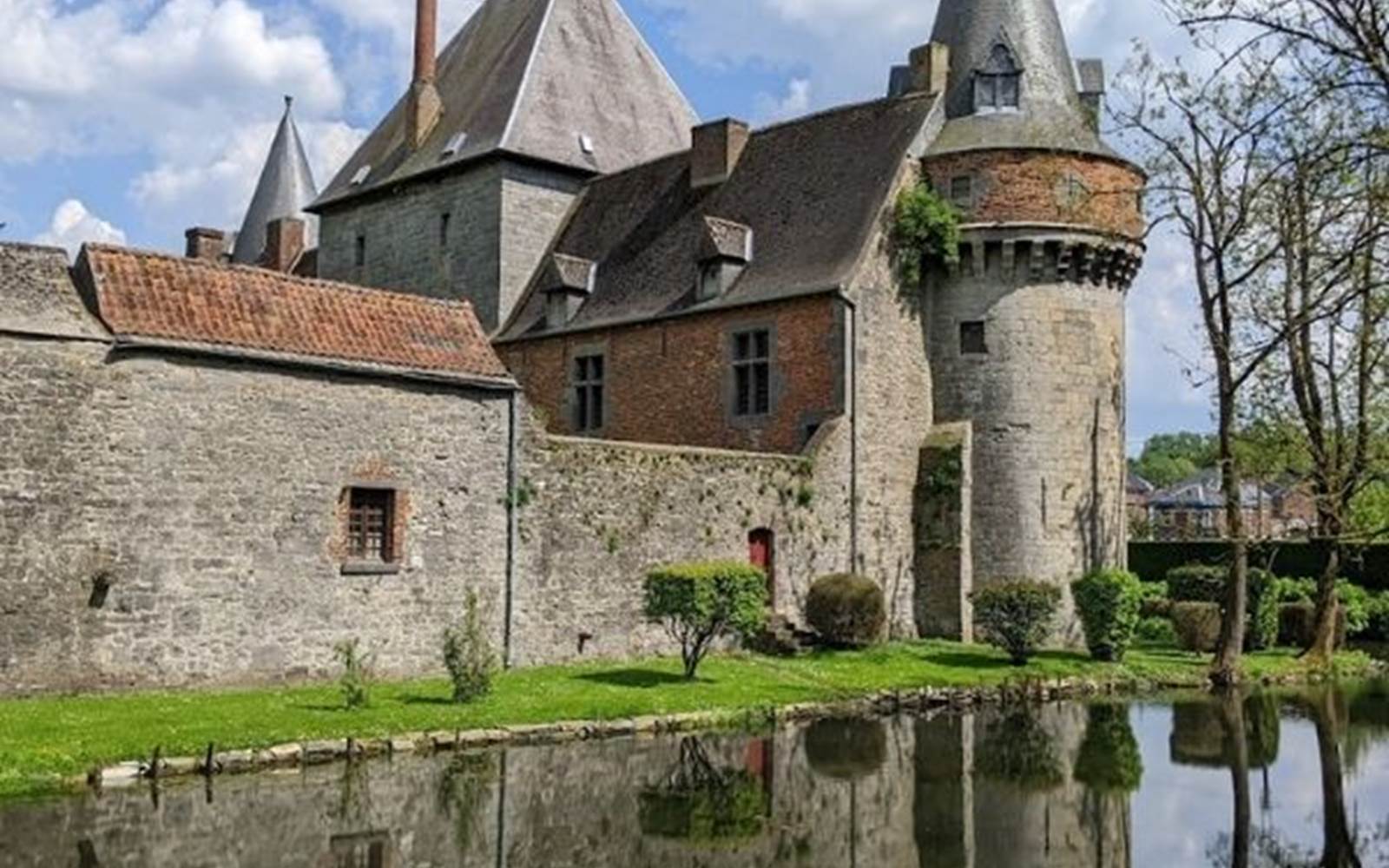 chateau-solre-sur-sambre
