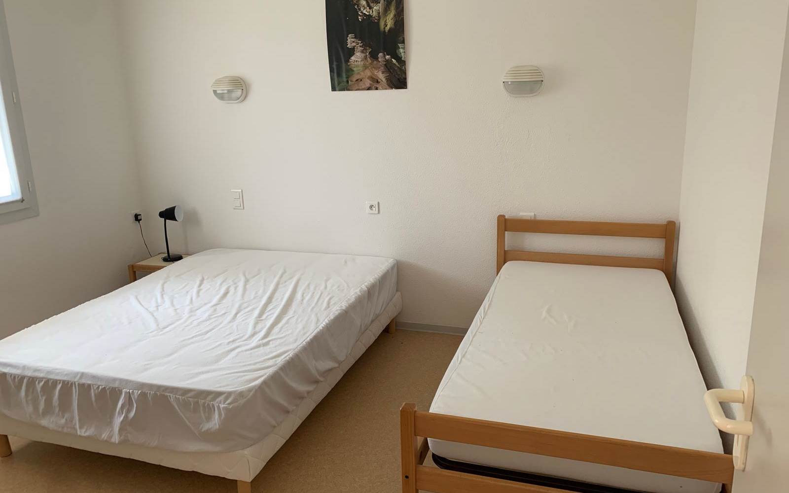 lepetitbois46_Leyme_gîte 21 MODERN PMR_chambre triple