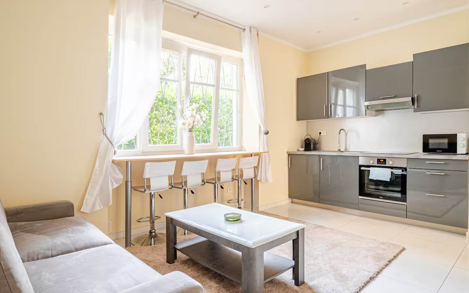 021272bf-c95f-4ca2-b39e-d31369e638ef