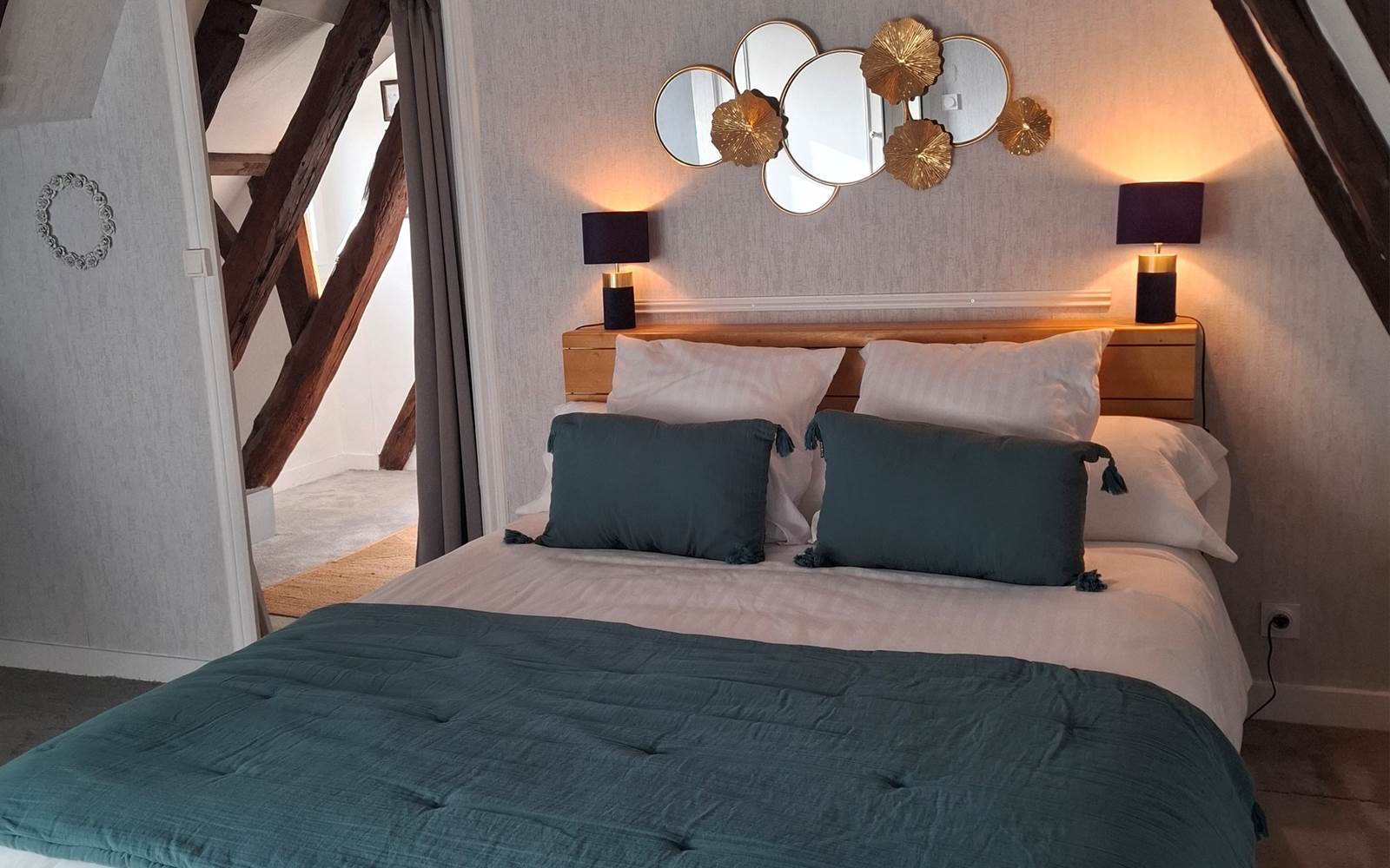 Maisond'hotes. Les charmes de sarlat. Chambre Tilleul