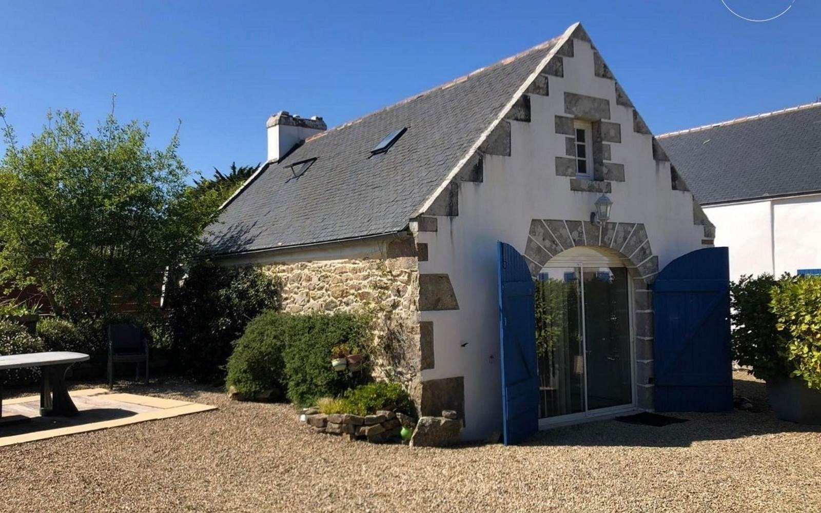 gîte de kergavan - terrasse et barbecue