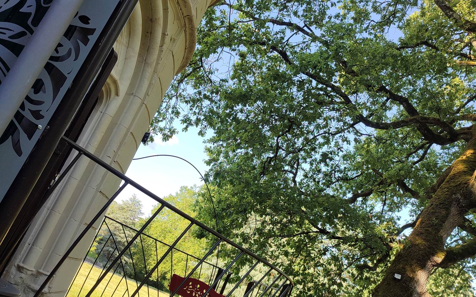 la-tour-des-touches-gite-savonnieres-vers-le-parc