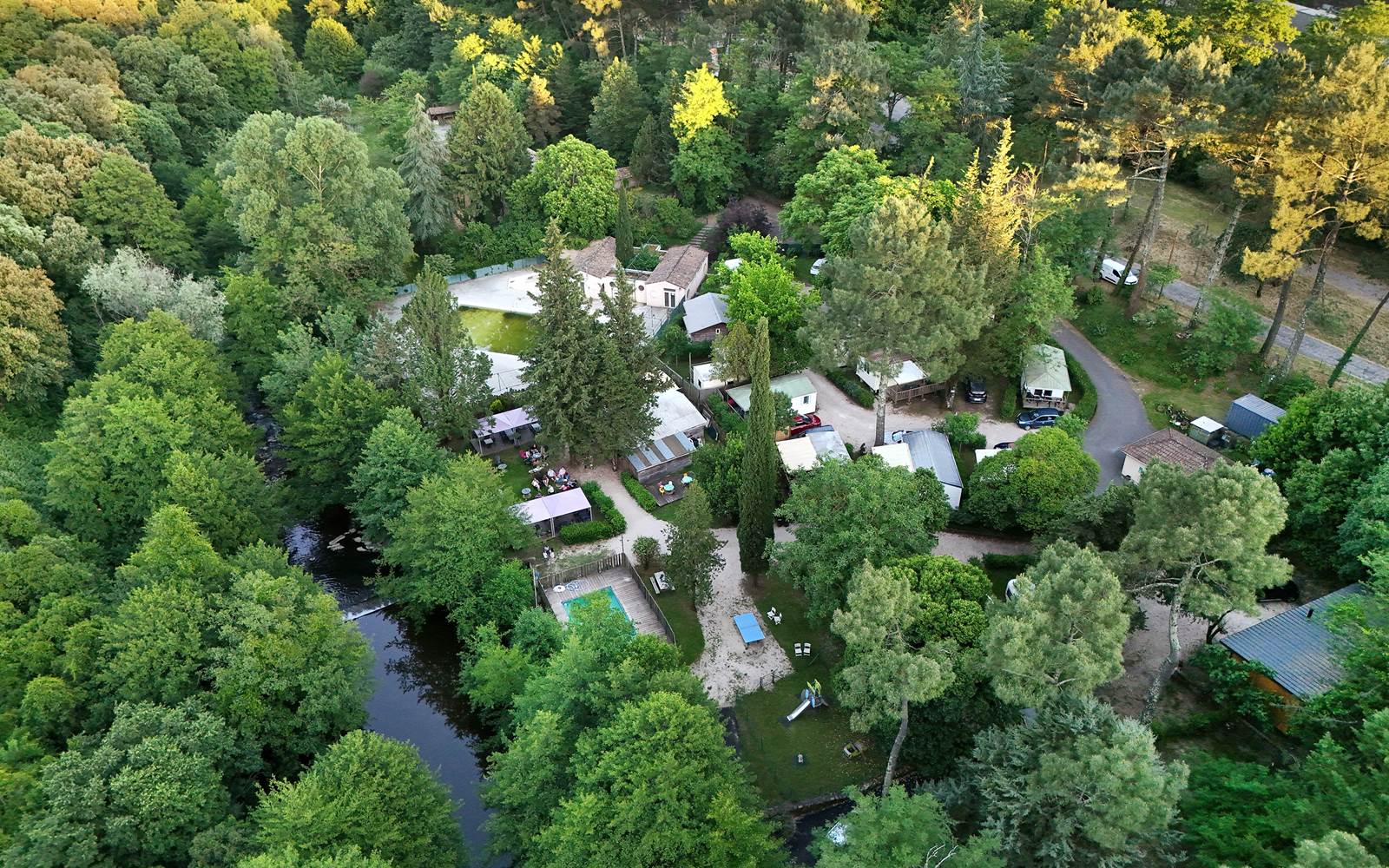 Camping l'orée des Cévennes vue aérienne