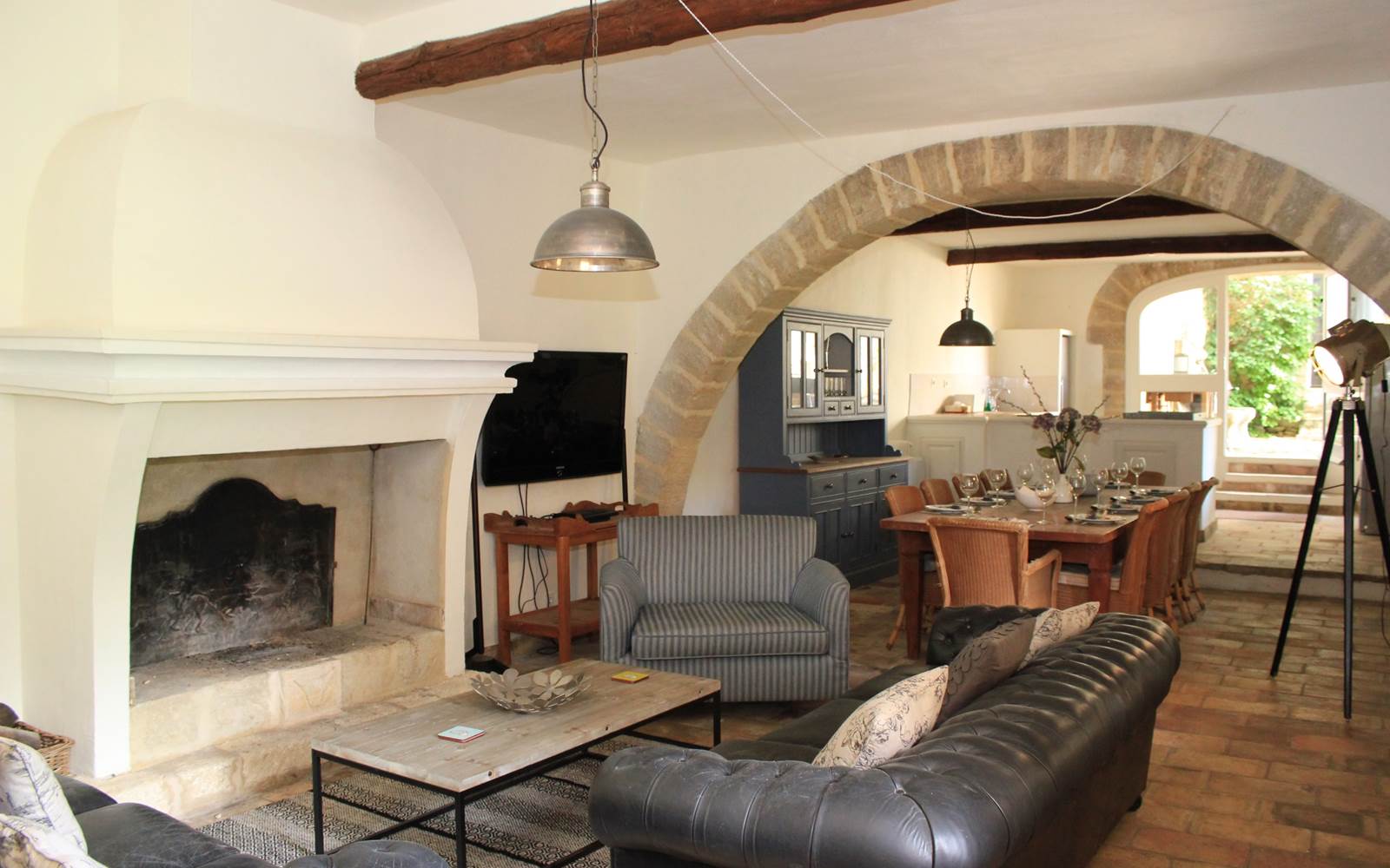 Gite-Kitchen-Lounge-3